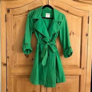 Adorable Kelly Green trench coat! Size M